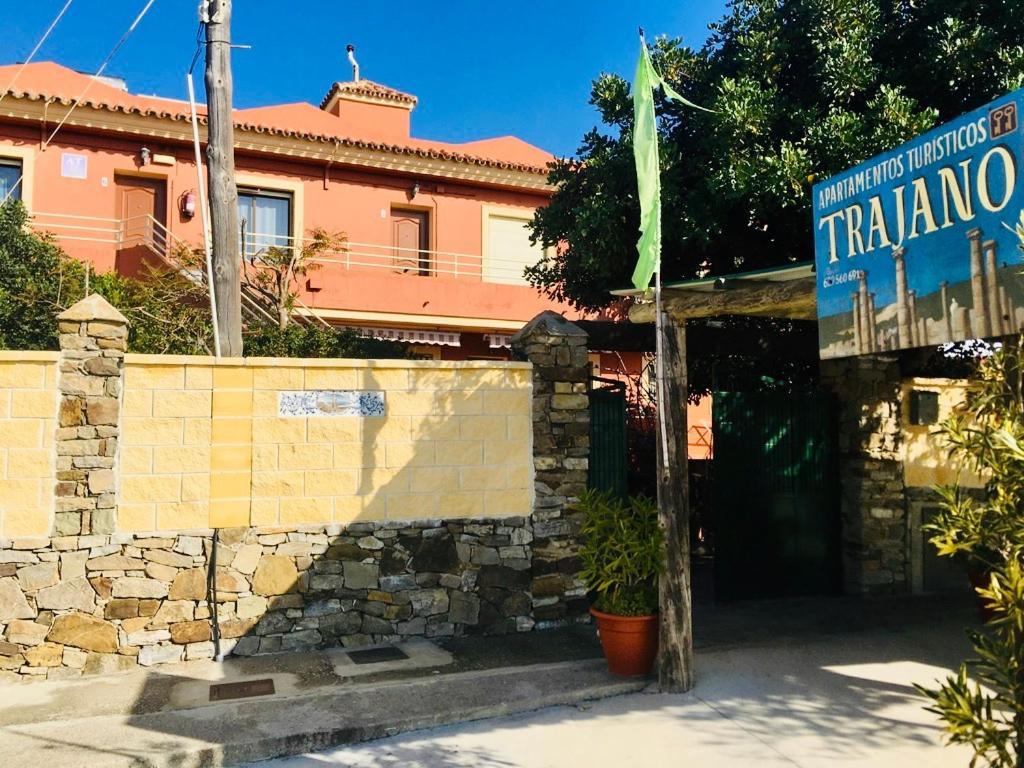 Apartamentos Turisticos Trajano بولونيا المظهر الخارجي الصورة